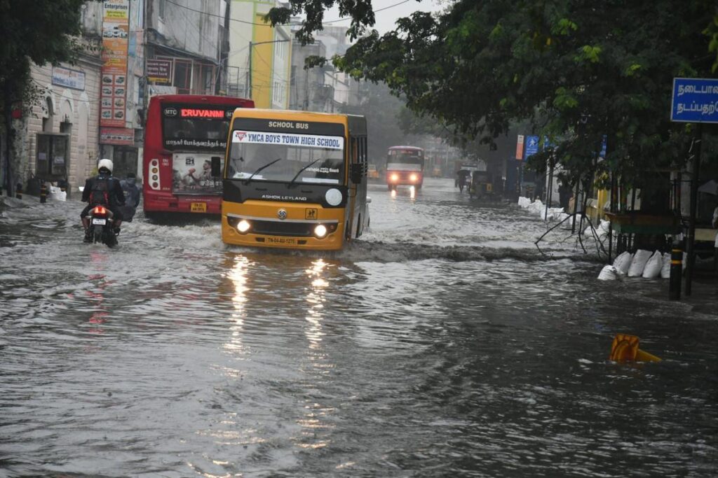 bus rain1