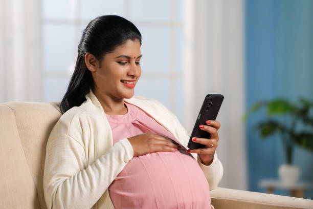 pregnant women using phone