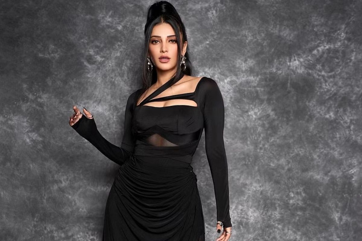 ஹாலிவுட்டில் மாஸ் என்ட்ரி கொடுத்த ஸ்ருதிஹாசன்.. விருதுகளை தட்டி தூக்கி அசத்தல்!