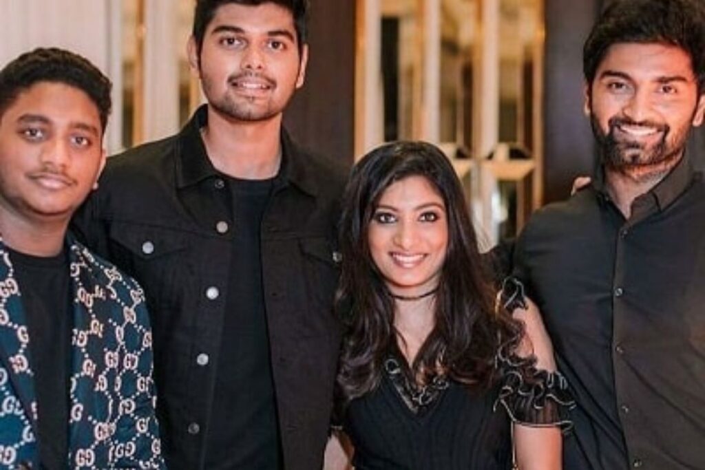 akash family picture