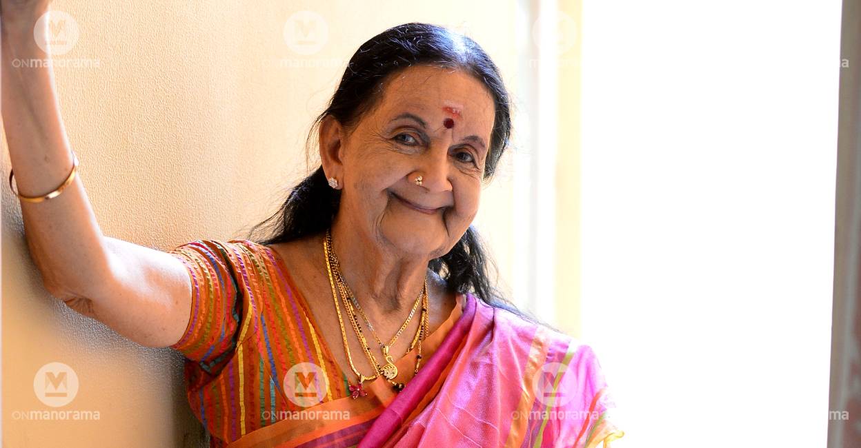 64 வயதில் ஆரம்பித்த திரை வாழ்க்கை… பாட்டு என்றாலும் இவங்கதான்.. பாட்டி என்றாலும் இவங்கதான்.. ஆர் சுப்புலட்சுமி திரைப்பயணம்..!!