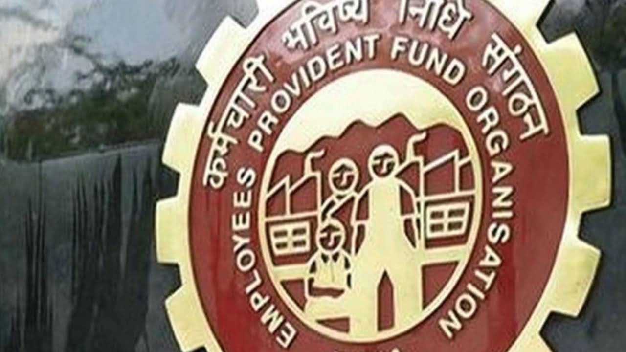 EPFO அக்கவுண்ட் வைத்திருப்பவர்கள் இப்போது ரூ. 7 இலட்சம் இலவச காப்பீடு பெற முடியும்… எப்படி பெறுவது   தெரியுமா…?