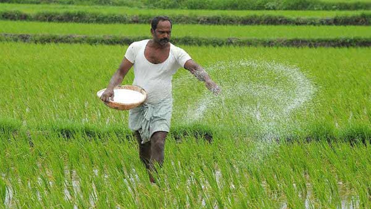 What are the benefits of Prime Minister Crop Insurance Scheme to farmers