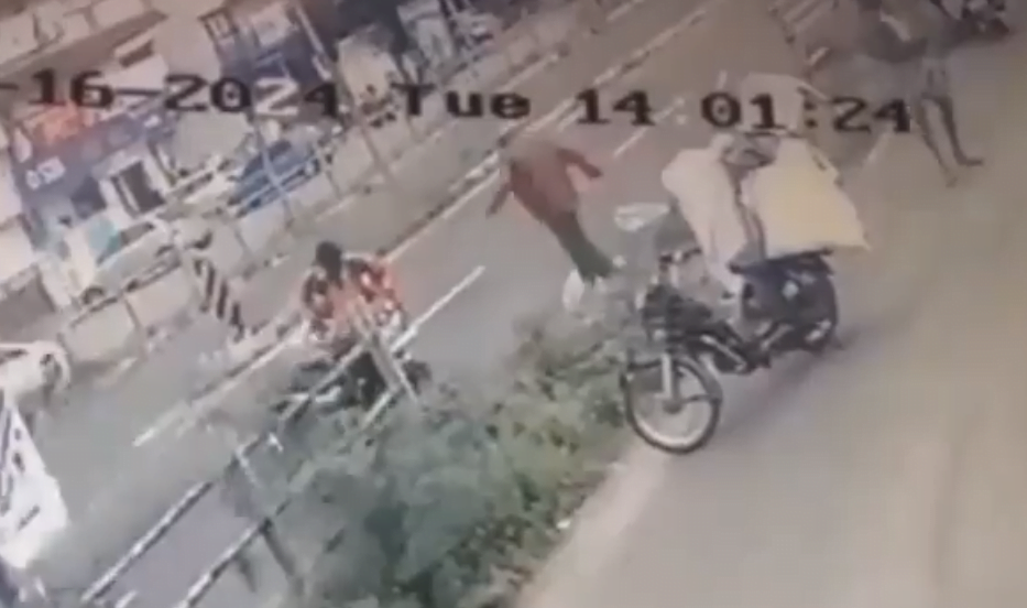 பைக் மோதியதால் சாலையில் நடந்து சென்ற ஜட்ஜ் மரணம்.. பொள்ளாச்சியில் நடந்த பயங்கரம்..!