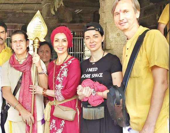 Russian devotees had darshan at Palani Murugan Temple