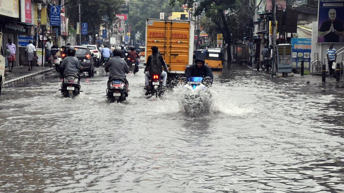 Meteorologists warn of very heavy rain in Chennai due to slow movement