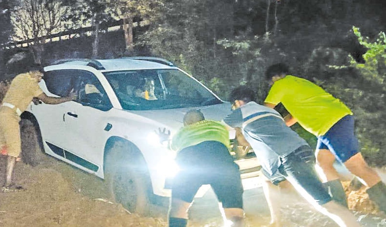 What happened to the doctor couple who went to visit Palani Murugan by relying on Google Maps?