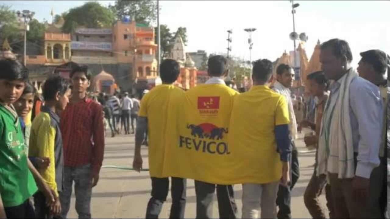 மகா கும்பமேளா மூலம் புது வியாபார யுக்தியை செயல்படுத்திய Fevicol… அட.. இது சூப்பரா இருக்கே…