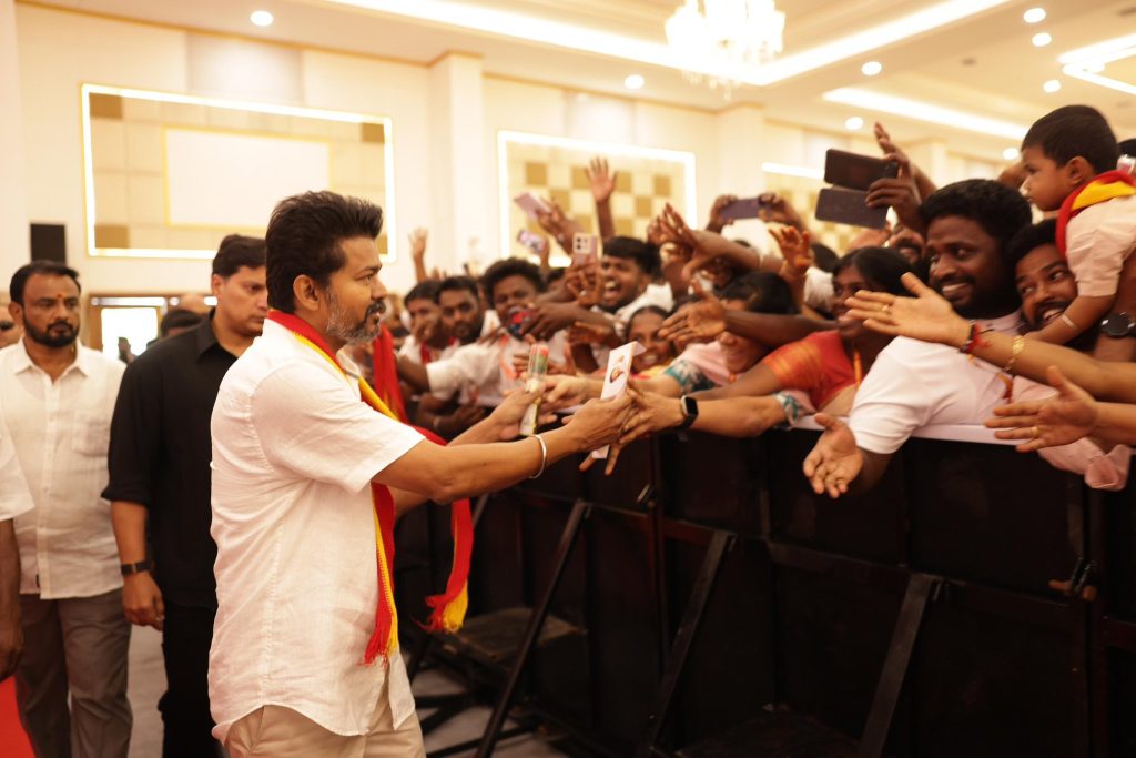 கொள்கை இல்லை.. களத்தில் இறங்கவில்லை.. கூட்டணி இல்லை.. ஆனாலும் விஜய்க்கு மக்கள் ஆதரவு.. அதற்கு இந்த ஒரே ஒரு காரணம் தான்..!