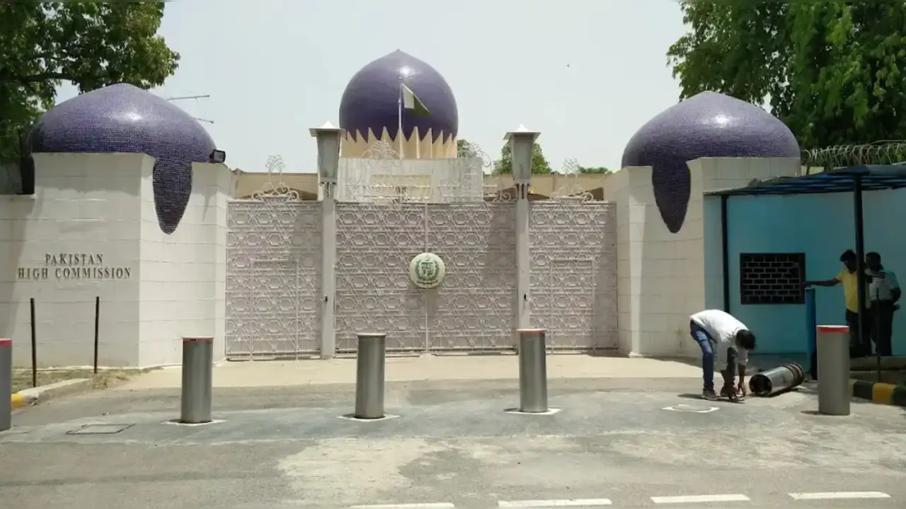 24 மணி நேரத்தில் நாட்டை விட்டு வெளியேறு.. இன்னொரு பாகிஸ்தான் தூதரக அதிகாரிக்கு உத்தரவு..!