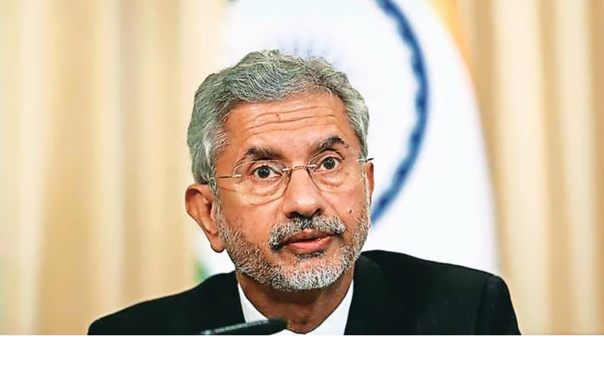 நேற்று சீனாவுடன் பேச்சுவார்த்தை.. இன்று ரஷ்யா செல்கிறார் ஜெய்சங்கர்.. இந்தியா, ரஷ்யா, சீனா மும்மூர்த்திகள் ஒன்று சேர்ந்தால் அமெரிக்க ஆட்டம் குளோஸ்.. டிரம்பு.. உனக்கு இருக்குது ஆப்பு..!