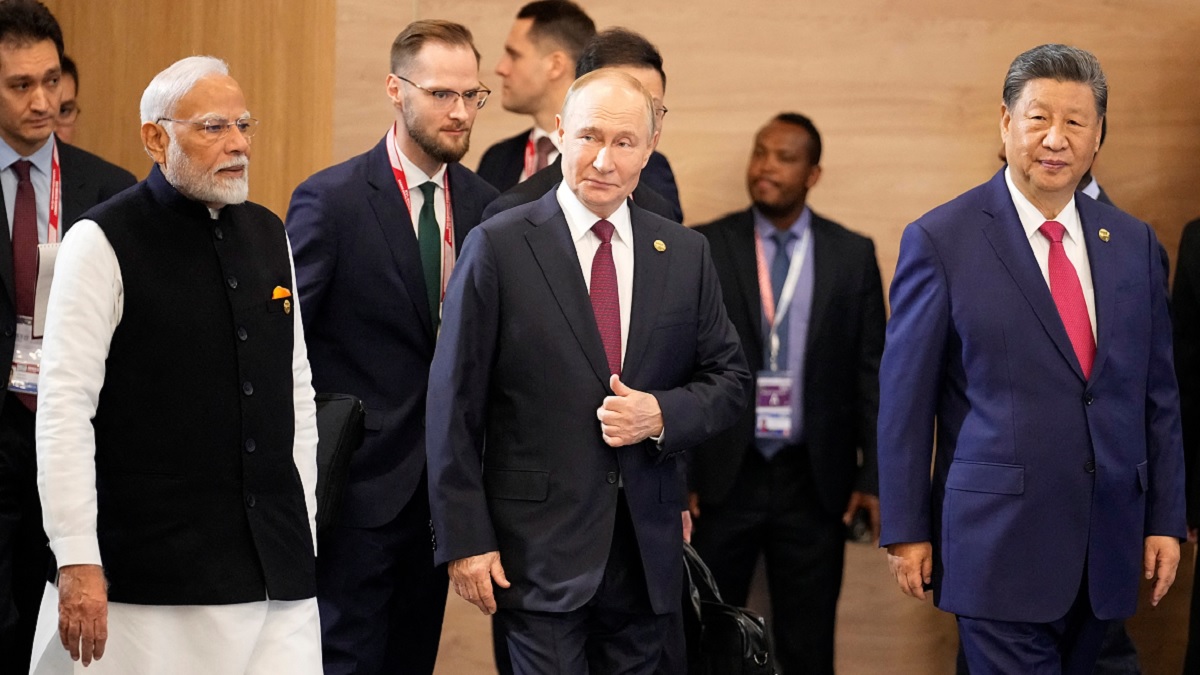 வர்த்தக கூட்டாளிகள் மட்டுமல்ல.. ராணுவ கூட்டாளிகளாக மாறிய இந்தியா, ரஷ்யா, சீனா.. இனிமேல் டிரம்ப் கைய வச்சா கைமா தான்.. மோடி, புதின், ஜி ஜின்பிங் எடுத்த அதிரடி முடிவு.. நடுக்கத்தில் டிரம்ப்..