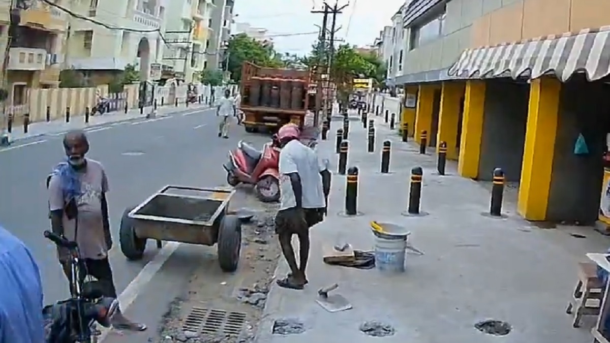 இனி எப்படி பார்க்கிங் செய்வ.. மக்களை நடக்க விடாமல் செய்யும் பைக், கார் பார்க்கிங்.. ‘போல்யார்ட்ஸ்’ நட்டு பிரச்சனைக்கு தீர்வு.. பொதுமக்கள் நிம்மதி..!