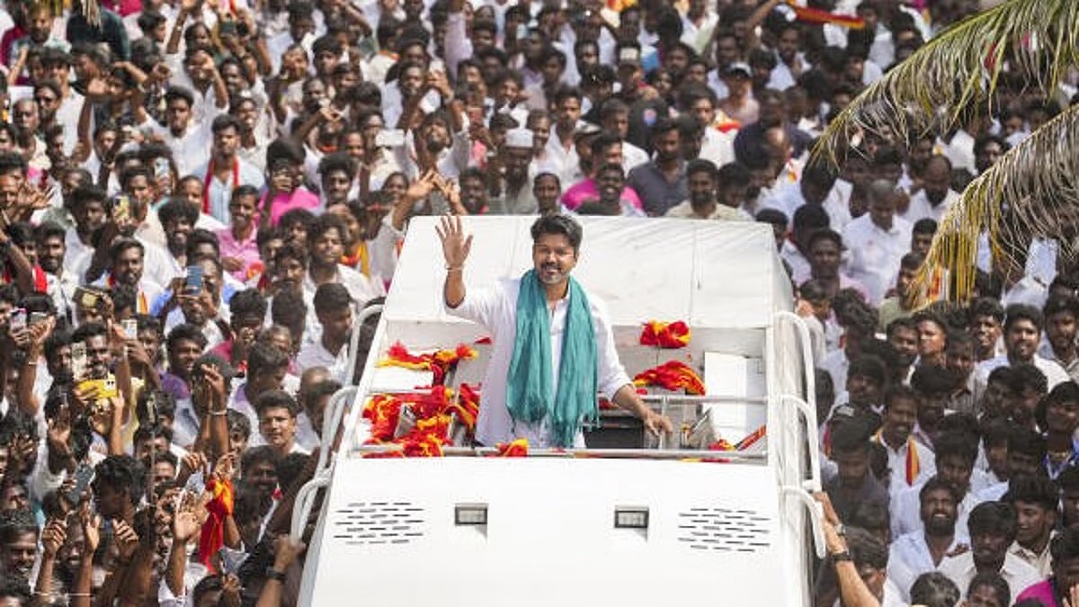 12,525 பஞ்சாயத்துகளில் 12,525 கூட்டம்.. விஜய் போடும் பக்கா பிளான்.. நகர ஓட்டை ஏற்கனவே பிடிச்சாச்சு.. கிராமங்கள் தான் இனி டார்கெட்.. கிராம ஓட்டுக்களை வேட்டையாட கிளம்பும் விஜய்.. இன்னும் என்னென்ன இருக்குதோ? திராவிட கட்சிகள் கலக்கம்..