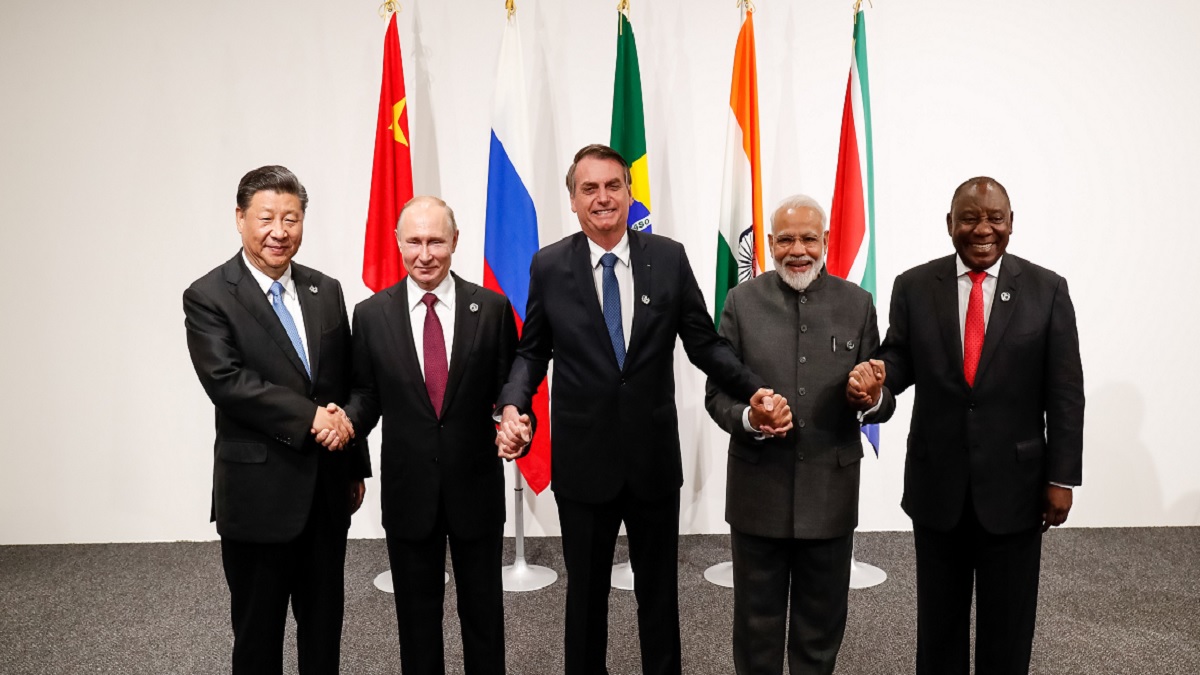 முடிவுக்கு வருகிறது டாலர் ஆதிக்கம்.. BRICS கூட்டமைப்பை கேலி செய்த அமெரிக்கா, இன்று அதன் எழுச்சியை பார்த்து நடுங்குகிறது.. ஆத்திரத்தில் தீவிரவாதிகளுடன் BRICS-ஐ ஒப்பிடும் அமெரிக்க கைக்கூலிகள்.. இனி BRICS தான் உலக நாடுகளின் கேப்டன்..!