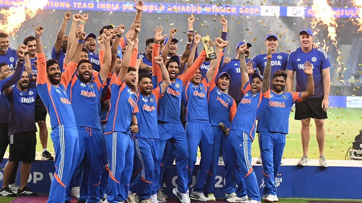 போராக இருந்தாலும் போட்டியாக இருந்தாலும் பாகிஸ்தானுக்கு தோல்வி என்ன புதுசா? பாகிஸ்தான் அணியை புரட்டி எடுத்த இந்தியா.. ஆசிய கோப்பை சாம்பியன் ஆனது இந்தியா.. கடைசி ஓவரில் த்ரில் வெற்றி..! திலக் வர்மா ஆட்டநாயகன்..!