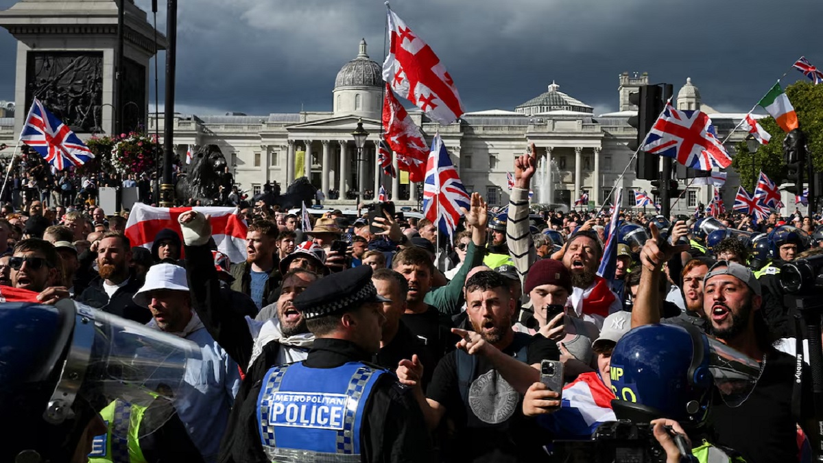 லண்டனில் நடந்த புரட்சி போராட்டம்.. 50 ஆண்டுகளில் இதுபோல் நடந்ததே இல்லை.. ஐரோப்பா முழுவதும் பரவுமா? இலங்கை, வங்கதேசம், நேபாளத்தில் நடந்தது போல் ஐரோப்பாவிலும் நடக்குமா? ஜாக்கிரதையாக இருக்க வேண்டியது இந்தியர்கள் தான்..!