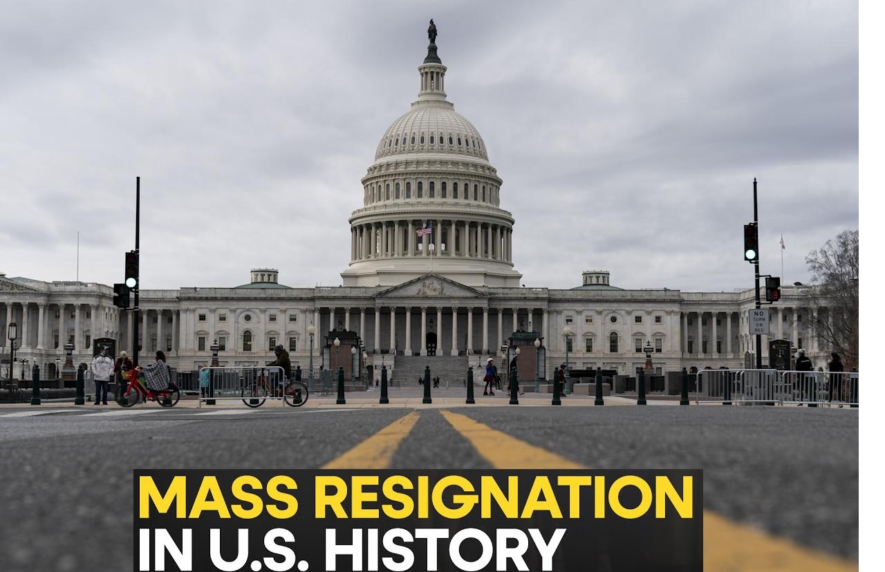 அமெரிக்க அரசு ஊழியர்களின் வரலாறு காணாத அதிர்ச்சி முடிவு.. நாளை ஒரே நாளில் 100,000 ஊழியர்கள் ராஜினாமா செய்ய முடிவு? அமெரிக்க அரசாங்கம் ஸ்தம்பிக்குமா? டிரம்பின் மோசமான கொள்கையால் அதிருப்தியில் அரசு ஊழியர்கள்..!