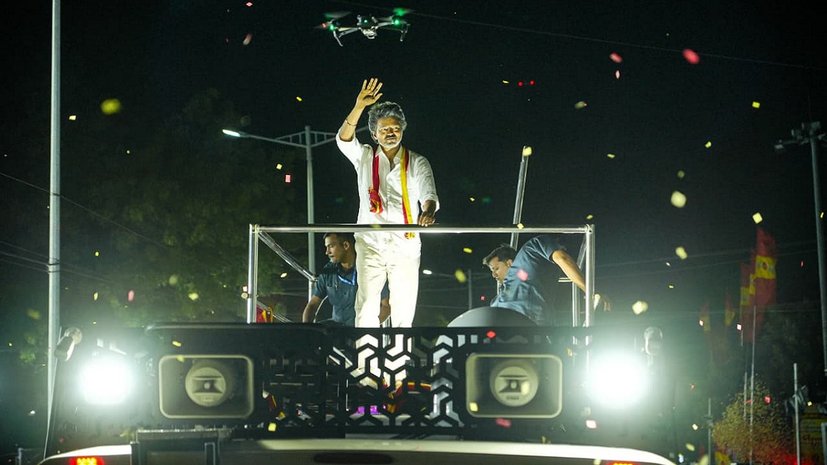 விஜய் தனியாக போட்டியிட்டால் 120.. கூட்டணியில் போட்டியிட்டால் 200.. டெல்லி எடுத்த ஆச்சரிய சர்வே முடிவுகள்.. என்ன செய்ய போகிறது திராவிட கட்சிகள்? 50 ஆண்டுகளுக்கு பின் திராவிடம் இல்லாத ஆட்சியா?