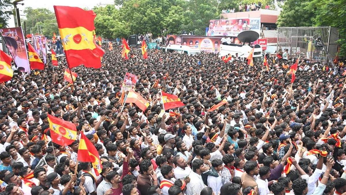 அதிமுக – பாஜக கூட்டணிக்கு ‘நோ’ சொல்லிவிட்டாரா விஜய்? காங்கிரஸ் விருப்பப்பட்டால் மட்டும் கூட்டணி.. இல்லையெனில் தனித்து போட்டி.. உறுதியாக இருக்கும் விஜய்.. ரிசல்ட் எதுவானாலும் பரவாயில்லை.. வருவது வரட்டும்.. துணிந்துவிட்டாரா விஜய்?