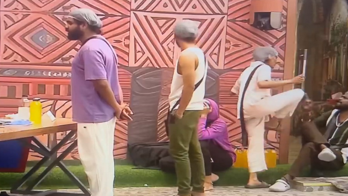 Biggboss Tamil Season 9: பிக்பாஸ் விவரமாத்தான் ஜூஸ் டாஸ்க்கை கொடுத்திருக்காரு.. கானா வினோத்தை எட்டி மிதிக்க போன ஆதிரை.. கனி சொல்வதை காதிலேயே வாங்காத பாரு.. திவாகருக்கே எரிச்சலான பாருவின் ஆட்டிடியூட்.. என்ன நடக்குது பிக்பாஸ் வீட்டில்?