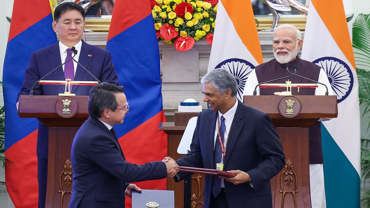 சீனாவின் அண்டை நாடு மங்கோலியாவை நட்பு நாடாக்கிய இந்தியா.. மங்கோலியாவில் இருந்து வரும் யுரேனியம், அரிய தாதுக்கள்.. இந்தியாவின் முதல் எண்ணெய் சுத்திகரிப்பு ஆலை மங்கோலியாவில்.. மோடியின் ராஜதந்திரத்தால் சீனா அதிர்ச்சி..