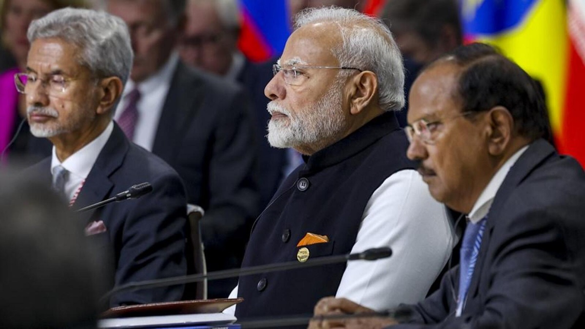 இந்தியா போரை தொடங்குகிறது என்றால் யார் முடிவெடுப்பார்கள்? யார் அனுமதி வழங்குவார்கள்? தேசிய பாதுகாப்பு ஆலோசகர் அஜித் தோவால் பணி என்ன? CCS, NSC என்றால் என்ன? இவைகளின் பணிகள் என்ன? பாகிஸ்தானை போல போர் முடிவை ராணுவ தளபதி மட்டும் எடுக்க முடியாது.. ஒரு நீண்ட விதிமுறைகள் உண்டு..!