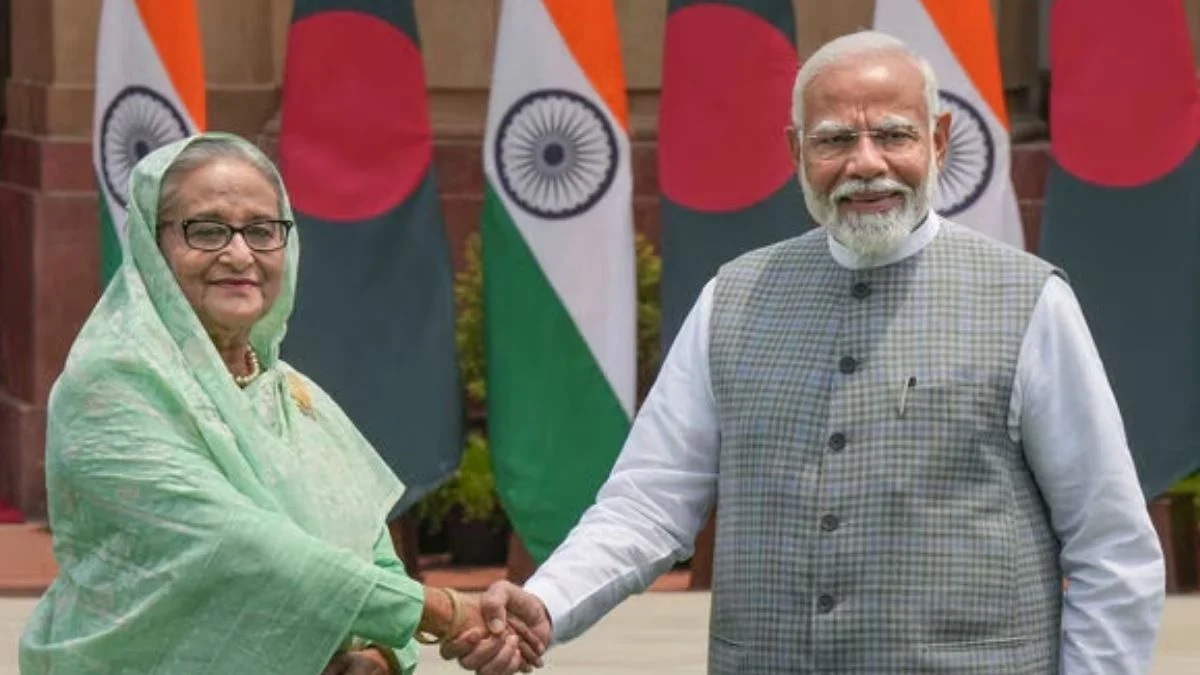 ஷேக் ஹசீனாவை ஒப்படையுங்கள்.. இந்தியாவிடம் தொடர்ந்து வலியுறுத்தும் வங்கதேசம்.. இந்தியாவின் பதில் என்ன? ஹசீனா விவகாரத்திற்கும் இருதரப்பு உறவுக்கும் சம்மந்தம் இல்லை.. உறுதியாக கூறிய வங்கதேசம்.. ஹசீனாவை ஒப்படைக்குமா இந்தியா?