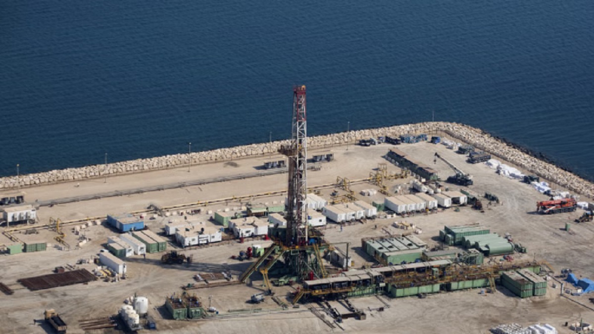 சிந்து மாகாண கடற்கரையில் இருந்து 30 கிமீ தொலைவில் ஒரு தனித்தீவை உருவாக்கும் பாகிஸ்தான்.. என்ன காரணம்? 2019ஆம் ஆண்டே இதுபோன்ற ஒரு முயற்சி நடந்து தோல்வி அடைந்ததால் வெளியேறிய அமெரிக்க நிறுவனம்.. இப்போது மட்டும் சக்சஸ் ஆகுமா? இதற்கான செலவை பாகிஸ்தான் தாக்கு பிடிக்குமா?