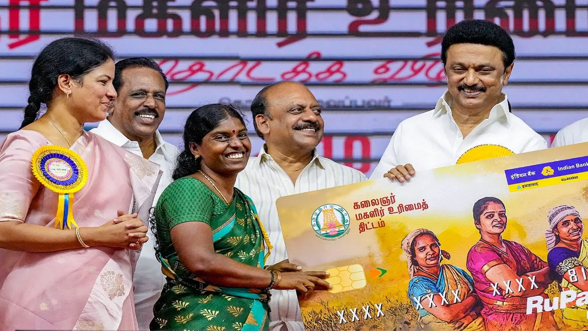 SIR பிரச்சனை எடுபடாது… பீகார் தேர்தலில் இருந்து பாடம் கற்று கொண்ட திமுக.. பிகாரில் ஜெயிக்க ரூ.10,000 திட்டம் தான் காரணம்.. எனவே ரூ.1000 மகளிர் உரிமை தொகை திட்டம் விரிவாக்கம் செய்ய முடிவா? அதுமட்டுமா? பொங்கல் பரிசு ரூ.3000 கொடுக்கவும் திட்டம்? ஆனால் நிதி எங்கே இருந்து வரும்? மில்லியன் டாலர் கேள்வி..!