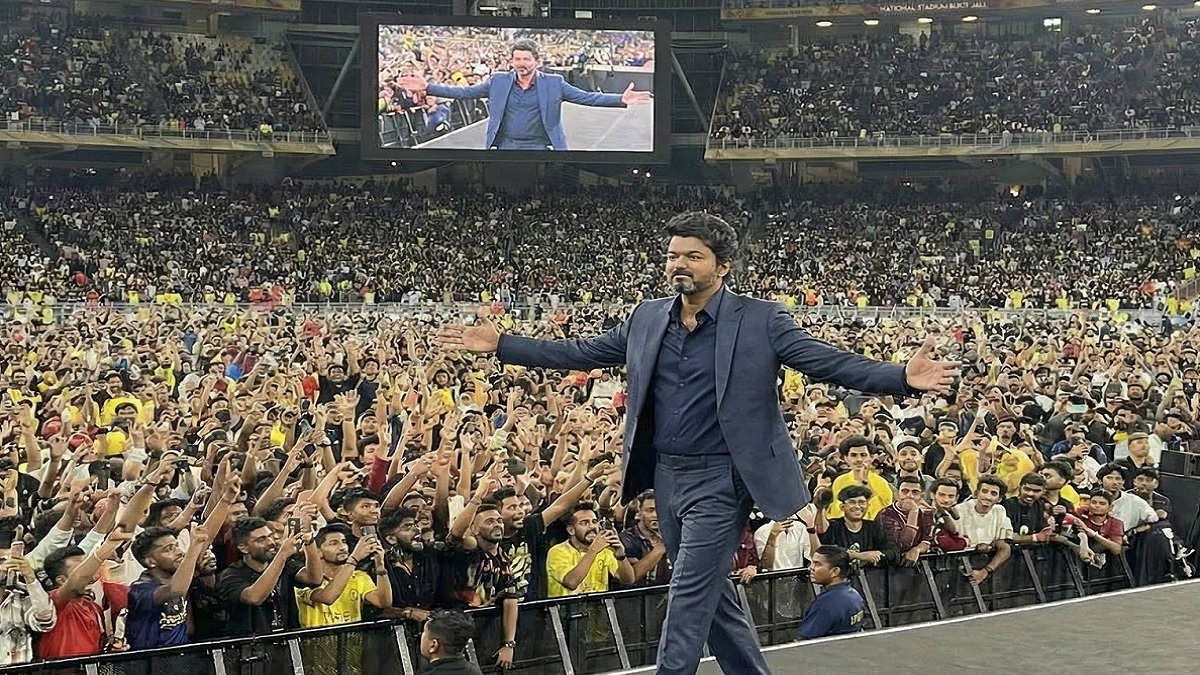 மலேசியாவில் ‘ஜனநாயகன்’ ஆடியோ லாஞ்ச்.. குலுங்கியது மலேசியா.. பல கிலோ மீட்டர் தூரத்திற்கு டிராபிக் ஜாம்.. ஒரு லட்சம் பேர் கெப்பாசிட்டி மைதானம் நிரம்பி வழிகிறது.. மலேசியாவில் தவெக பிரான்ச் ஆரம்பித்தால் அங்கும் ஆட்சியை பிடித்துவிடலாம் போல.. என்ன மனுஷன்யா இவர்.. எங்கே இவர் போனாலும் கூட்டம் குவியுது.. தமிழ்நாட்டு மக்களே ஒரு நல்ல சான்ஸ் கிடைத்திருக்குது.. மிஸ் செய்ஞ்சிடாதீங்க..