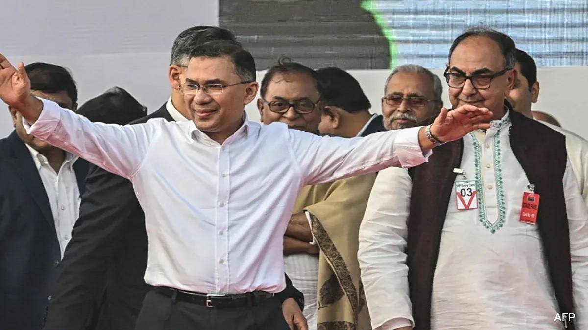 17 ஆண்டுகளுக்கு பின் தாரிக் ரஹ்மான் வருகையால் திடீர் திருப்பம்.. முதல் பேச்சிலேயே இந்தியாவுடன் நல்லுறவு பெற விருப்பம்.. இந்தியாவின் ஏஜண்ட் என்ற விமர்சனம் இருந்தாலும் அவரது பேச்சின் முதிர்ச்சியை மக்கள் நம்புவார்கள்.. யூனுஸ் அழிவுகாலம் தொடக்கமா? இந்தியாவை பகைத்து கொண்டு எந்த நாடும் நிம்மதியாக இருக்க முடியாது.. தாரிக் இதை புரிந்து கொண்டு காயை நகர்த்துவாரா?