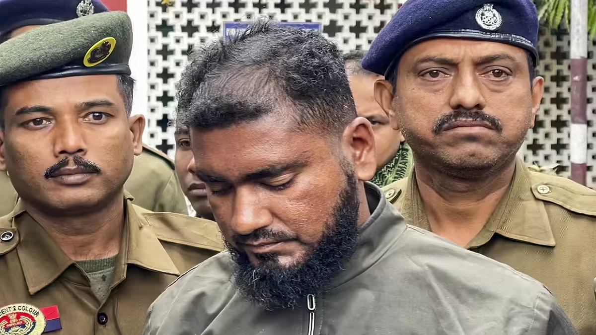 இந்தியாவை சீர்குலைக்க மேகாலாயாவில் நடந்த சதி.. வங்கதேசத்தின் தீவிரவாத அமைப்பு போட்ட மீட்டிங்.. உளவுத்துறையின் தகவல் மூலம் ரவுண்டு கட்டிய போலீஸ்.. தலைவன் உள்பட 10 பேர் கைது.. அசாம், மேகாலாவில் நடைபெற இருந்த பயங்கரவாத செயல் தடுத்து நிறுத்தம்.. தீவிரவாதிகளை சுதந்திரம் கொடுத்து அழிவை நோக்கி செல்லும் வங்கதேசம்.. பாகிஸ்தான் போலவே பிச்சை எடுக்கும் காலம் விரைவில் வரும்..!