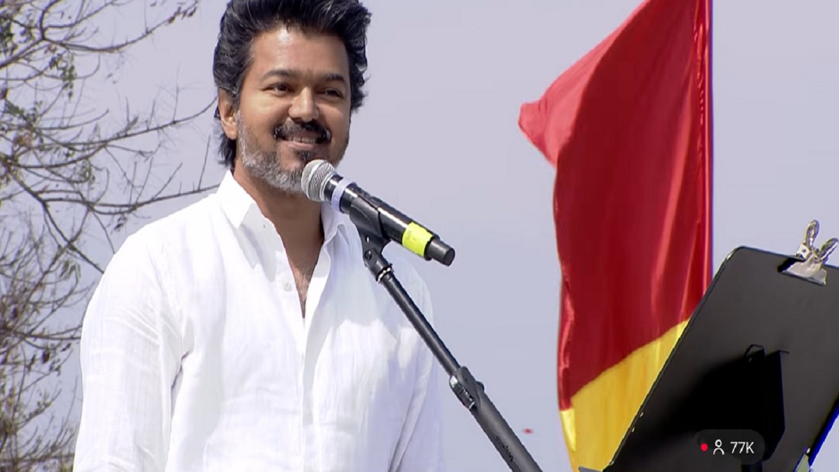 நான் பேசியது சினிமா வசனம் என்றால் முதல்வர் பேசியது சிலப்பதிகாரத்தில் இருந்து எடுத்ததா? ‘என் கேரக்டரையே புரிஞ்சிக்கிட மாட்டீங்கீறிங்க’ வசனத்தை கிண்டல் செய்த விஜய்.. மக்கள் தங்கள் கேரக்டர் என்ன என்பதை தேர்தலில் உங்களுக்கு புரிய வைப்பார்கள்.. ஈரோட்டில் ஆவேசமாக பேசிய விஜய்..!