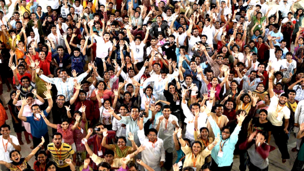 இளைஞர்களை மையப்படுத்தி அரசியல் செய்தால் மட்டுமே வெற்றி பெற முடியும்.. பாஜக இந்தியா முழுவதும் வெற்றி பெறுவதற்கு முக்கிய காரணம் இளைஞர்கள்.. கம்யூனிஸ்ட்கள் இந்தியா முழுவதும் காணாமல் போனதற்கு இளைஞர்கள் அக்கட்சியில் இல்லை என்பது தான்.. இளைஞர்களை அரவணைக்காமல் இனி அரசியலே இல்லை.. அனுபவம் வாய்ந்த மூத்தவர்கள் இளைஞர்களுக்கு வழிவிட்டு வழிகாட்டியாக மாறுங்கள்.. இந்தியா விரைவில் வல்லரசாகும்..