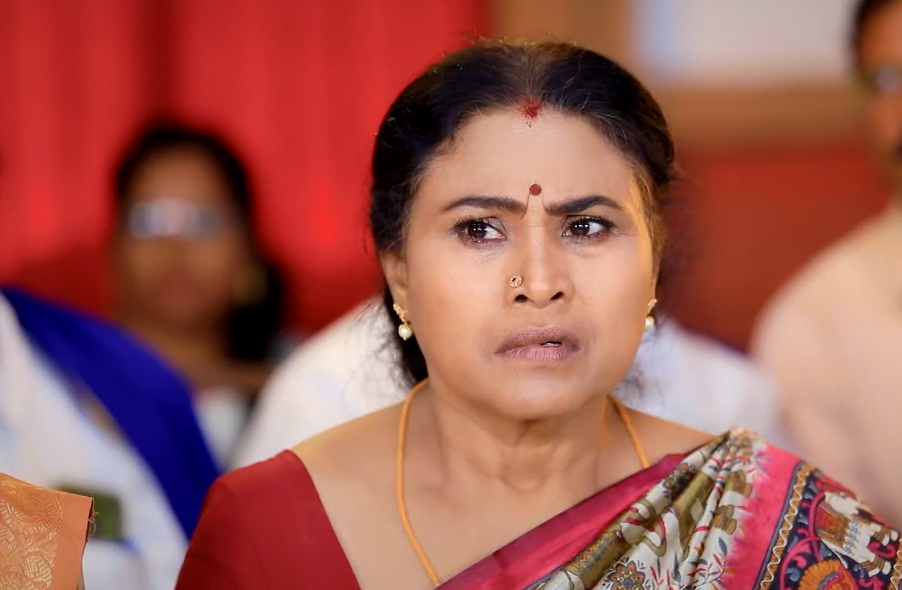 விவாகரத்து தான.. வாங்கிக்கோ.. எங்க 80 பவுன் நகையை கொடு.. மளிகை கடையை தங்கமயில் பேருக்கு எழுதிக்கொடு.. மாதம் 50,000 ரூபாய் ஜீவனாம்சம் கொடு.. அடுக்கி கொண்டே போகும் பாக்கியம்.. தங்கமயில் வாழ்க்கை சீரழிந்ததை இனிமேல் சரிசெய்ய முடியாது.. சொத்தையெல்லாம் பிடுங்குவோம்.. பாக்கியத்தின் பேராசையால் அதிர்ச்சியில் பாண்டியன் குடும்பம்?