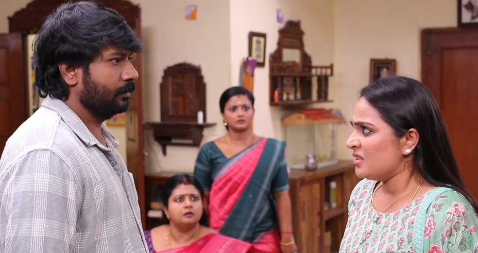 ஆமாண்டா நான் தாண்டா கிரிஷோட அம்மா.. என் வயித்துல தாண்டா அவன் பொறந்தான்.. முத்து சீண்டியதால் உண்மையை உளறிய ரோகினி..! மனோஜ், விஜயா அதிர்ச்சி.. வீட்டை விட்டு வெளியேற்றப்படுவாரா? மீனாவை ரோகினி மாட்டிவிடுவாரா? ரோகினி, கிரிஷ்ஷின் எதிர்காலம் எப்படி இருக்கும்?