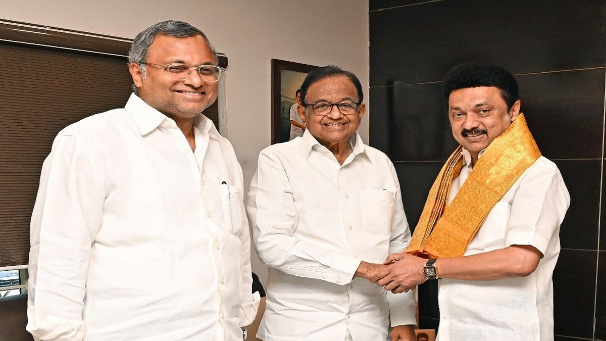 தவெகவுடன் காங்கிரஸ் கூட்டணி வைத்தால் ப சிதம்பரம் தனிக்கட்சி ஆரம்பிப்பாரா? இன்னொரு தமாக உருவாகுமா? திமுகவுடன் கூட்டணி வைத்தாலும் கட்சி காங்கிரஸ் உடைய வாய்ப்பு.. காங்கிரஸில் இருந்து பிரிந்து ஒரு அணி விஜய்யுடன் கூட்டணி வைக்குமா? ஆக மொத்தம் காங்கிரஸ் உடைவது உறுதியா? 4% ஓட்டை கையில் வச்சிகிட்டு காங்கிரஸ் கட்சிக்கு இது தேவையா? கிண்டல் செய்யும் நெட்டிசன்கள்..!