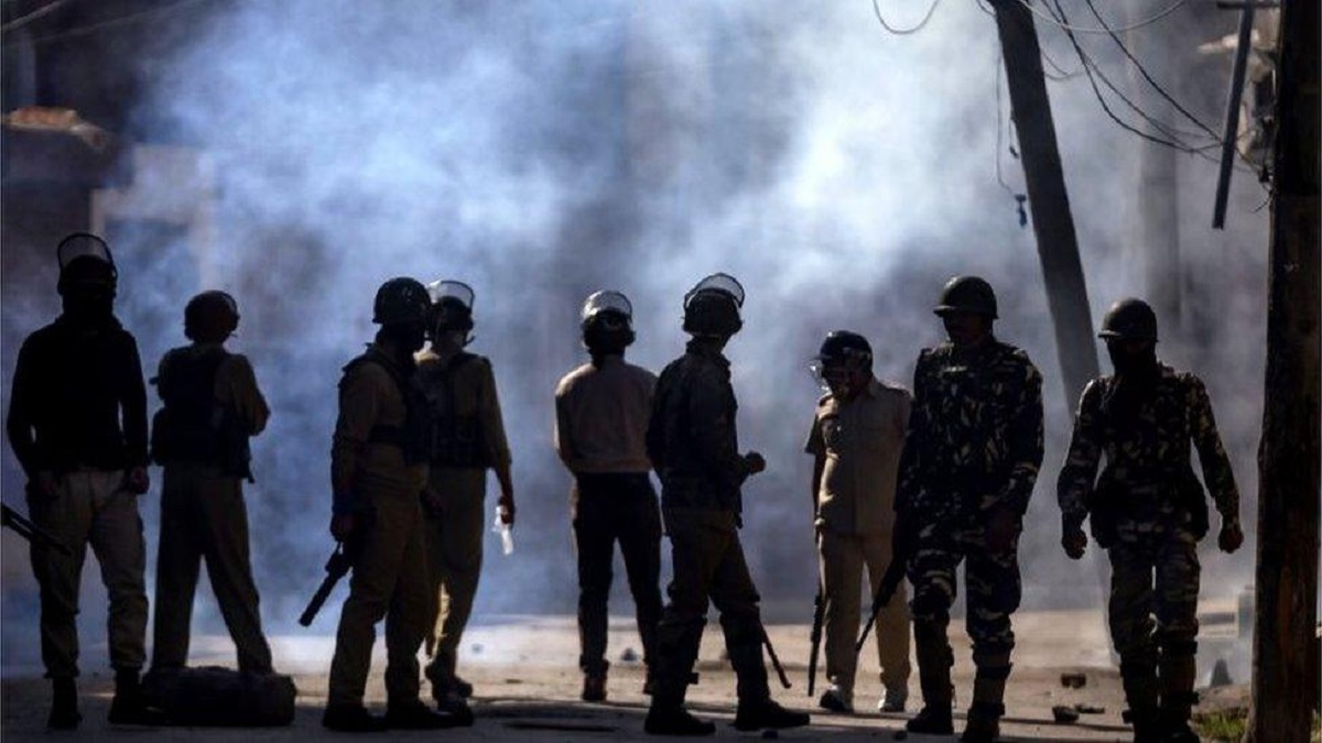 15 வயதுக்குட்பட்ட சிறுவர்கள் உளவாளிகளா? செலவில்லாமல் இந்தியாவை உளவு பார்க்கும் பாகிஸ்தானின் ஐஎஸ்ஐ.. ஒருமுறை மட்டுமே பயன்படுத்தப்படும் டிஸ்போசர்களா இந்த சிறுவர்கள்? இந்திய பாதுகாப்பு அதிகாரிகளின் வலையத்தில் சிக்கிய சிறுவர்களால் பரபரப்பு..