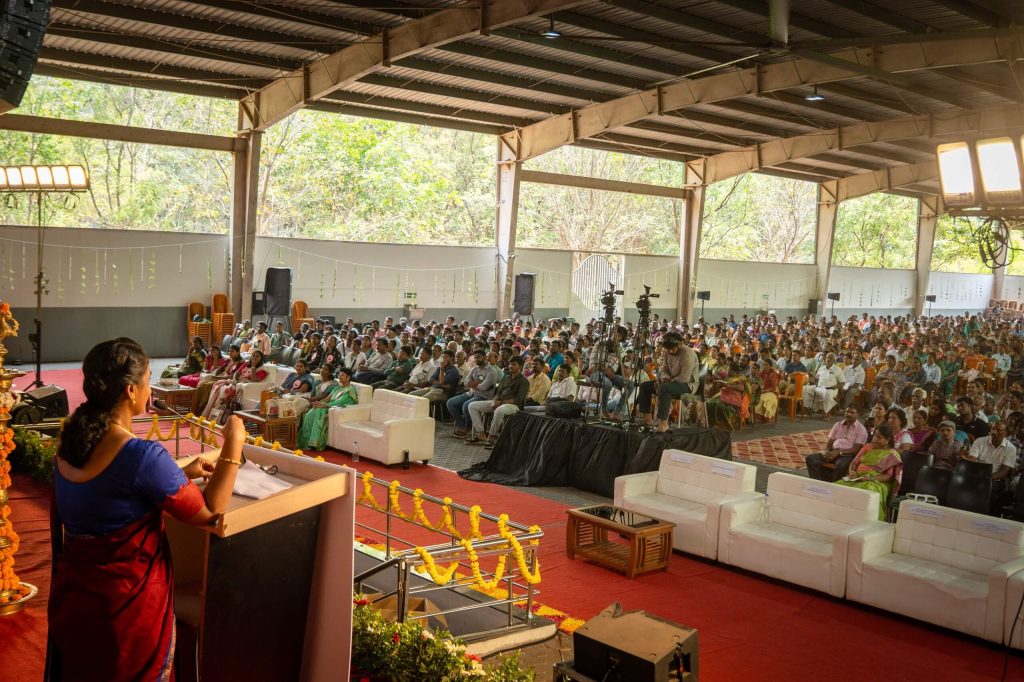 மண்ணைக் காக்க பெண்கள் அதிகளவில் இயற்கை விவசாயத்தில் ஈடுபட வேண்டும்! ஈஷா, கே.பி.ஆர் கல்லூரி நடத்திய மகளிர் தினக் கருத்தரங்கில் வலியுறுத்தல்!!