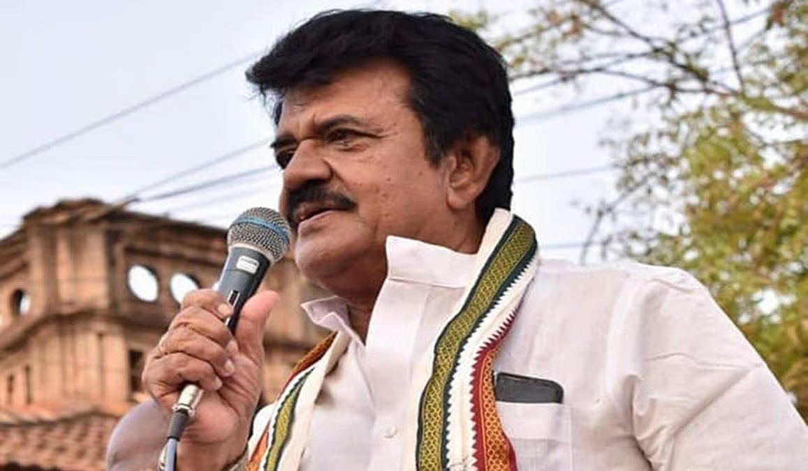 முதல்ல மனுஷனா இரு, அப்புறம் கட்சிக்காரனா இரு! உன் கட்சி ஜெயிக்கிறது முக்கியம் இல்ல, உன் வீட்டுப் பெண் குழந்தை பாதுகாப்பா இருக்குறதுதான் முக்கியம்! மீண்டும் திமுக ஆட்சிக்கு வந்தால் தமிழ்நாட்டை அந்த ஆண்டவன் கூட காப்பாற்ற முடியாது: திருச்சி வேலுசாமி ஆவேசம்..