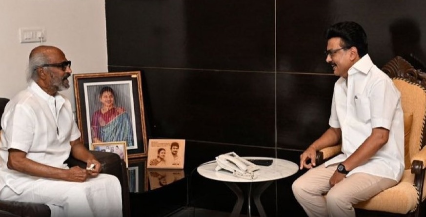 ரஜினி ஸ்டாலினை போய் பார்த்தவுடன் தான் இந்த குழப்பங்கள் எல்லாம் வந்துள்ளதா? அதிமுக, திமுக இணைந்து ஆட்சி அமைக்க ரஜினி தான் ஐடியா கொடுத்தாரா? விஜய் முதலமைச்சர் ஆவது ரஜினியின் இமேஜை பாதிக்கின்றதா? ஒரு நல்லவரை வரவிடாமல் தடுக்க இத்தனை பொய் கூட்டமா? மக்கள் எல்லாத்தையும் பார்த்துகிட்டு தான் இருக்காங்க.. பதிலடி தரவேண்டிய நேரத்தில் தருவாங்க…