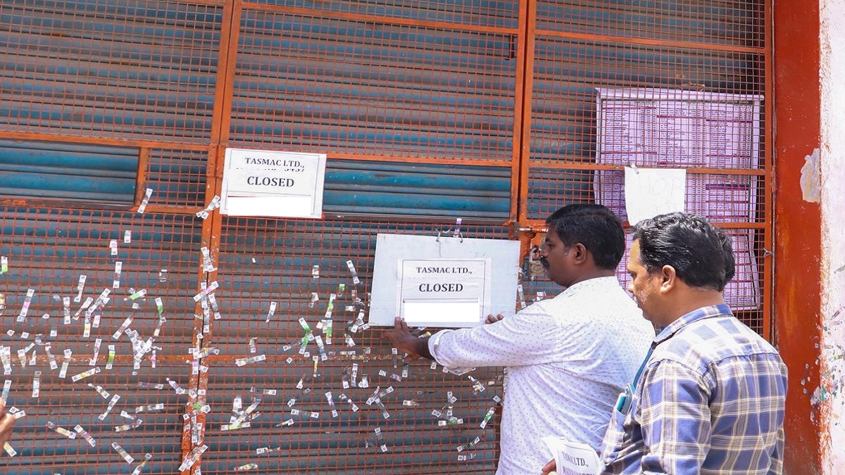 சொன்னது ஒரு தரம்… செஞ்சது ரணகளம்! காலைல கையெழுத்து, மதியம் பூட்டு… இதுதான் சிஎம் விஜய்யோட ‘புதிய’ ரூட்டு! தாய்மார்களோட கண்ணீருக்குக் கிடைச்ச நீதி… குடிகாரங்களுக்கு இது பீதி, தமிழகத்துக்கு இது புது விடியலோட தேதி! சொன்னதை செய்வோம்… செய்ததை மட்டும் தான் சொல்லுவோம்..!