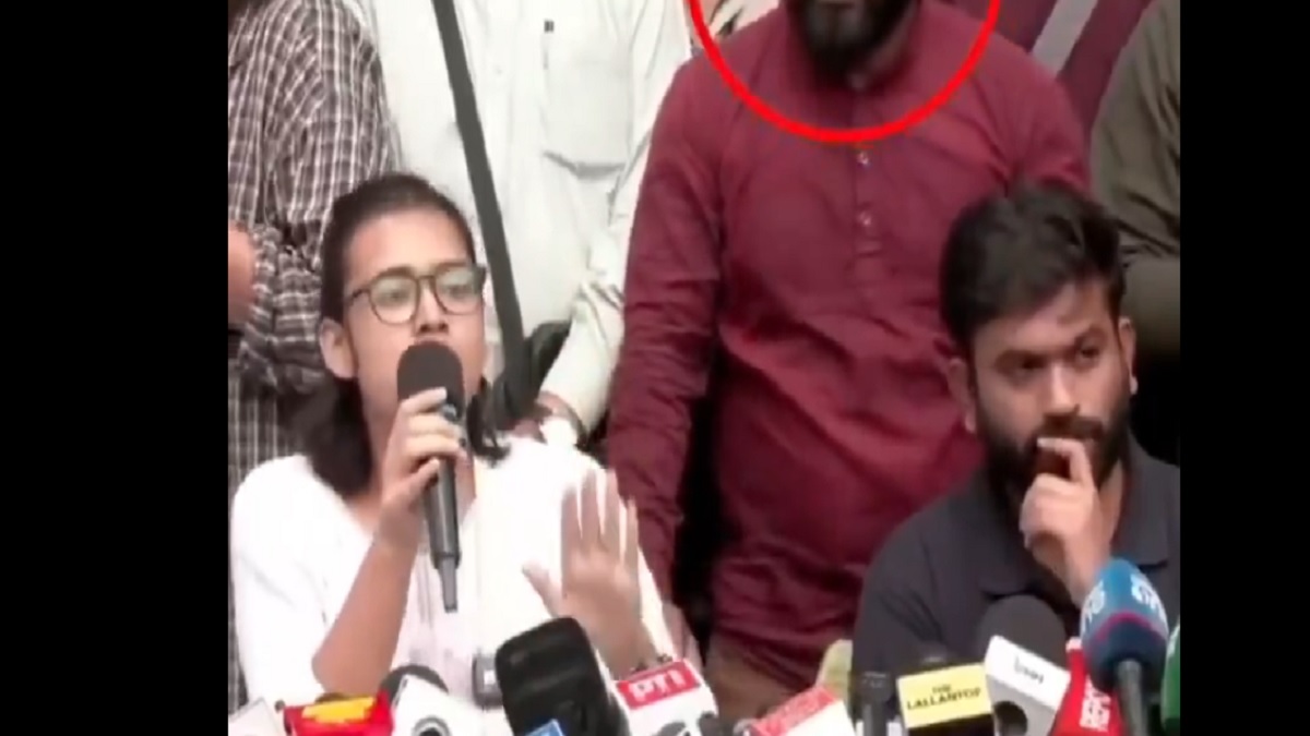 5 ஆண்டுகளுக்கு முன் கன்யாகுமார் மோடிக்கு சவாலாக இருந்தார்.. இன்று அபிஜித், நேஹாவின் பின் பத்தோடு பதினொன்றாக உள்ளார்.. இன்னும் 10 வருடம் கழித்து அபிஜித், நேஹா பத்தோடு பதினொன்றாக இருப்பார்கள்.. ஆனால் மோடி மட்டும் பிரதமர் நாற்காலியில் தொடர்ந்து இருப்பார்கள்.. இதுதான் மக்கள் சேவை செய்பவர்களுக்கும் போலி போராட்டக்காரர்களுக்கும் உள்ள வித்தியாசம்…