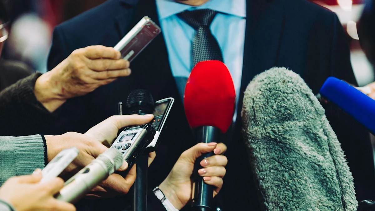 fake journalists